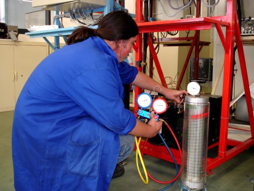Charge d'une installation frigorifique